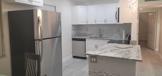 Building Photo - 857 Normandy Trail