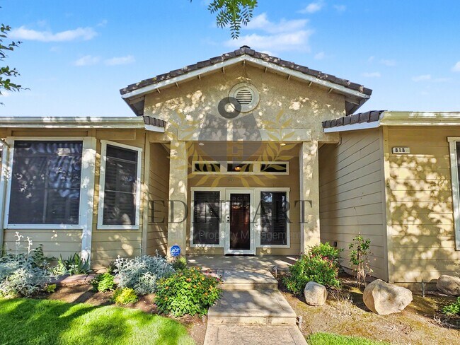 Foto del edificio - 818 S Apple Ave