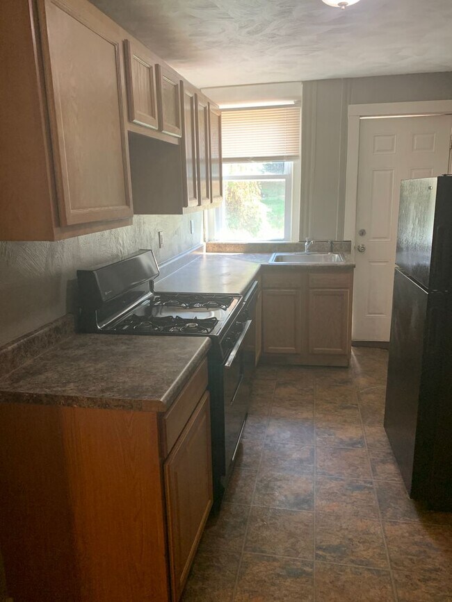 Foto del edificio - SPACIOUS HOUSE WITH EVERYTHING YOU NEED - AVAIL AUGUST!