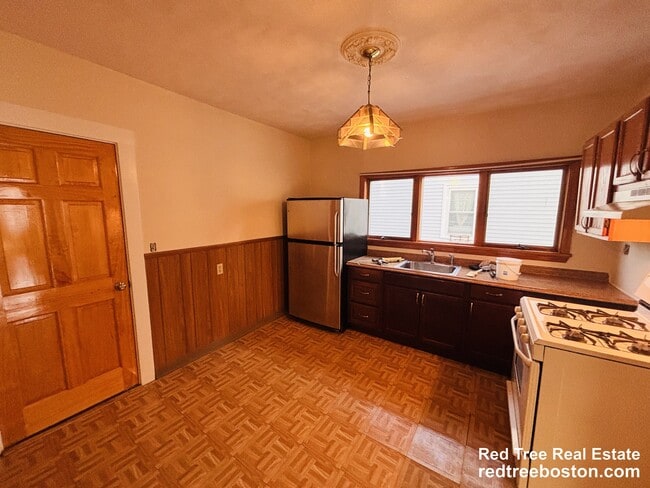 Building Photo - 39 Montfern Ave