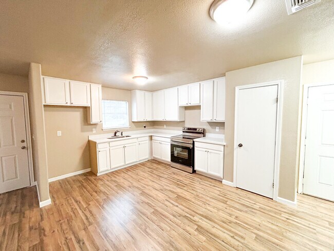 Foto del edificio - 614 W Peach St