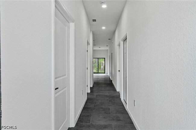 Foto del edificio - 601 Hawthorne Ave S