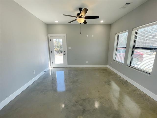 Foto del edificio - 1213 Oak Dr