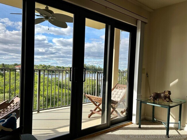 Foto del edificio - 1701 Marina Isle Way