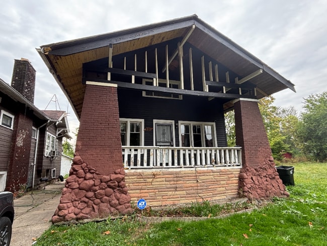Building Photo - 551 Algonquin St