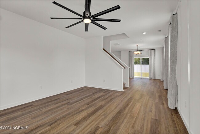Building Photo - 1421 Creekfront Dr