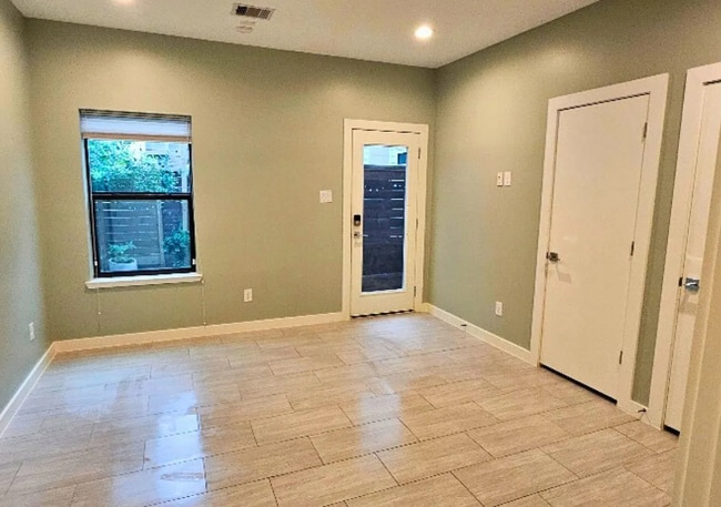 Photo - 1211 Thompson St Townhome