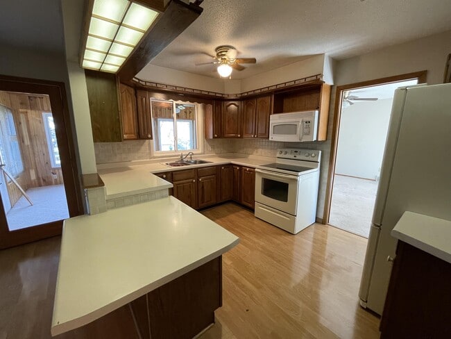 Building Photo - 1608 Mitchell Dr