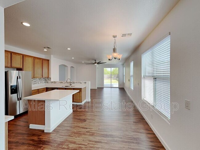 Building Photo - 33093 N Roadrunner Ln