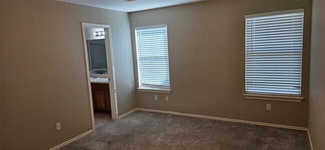 Foto del edificio - 204 Quail Hollow Dr