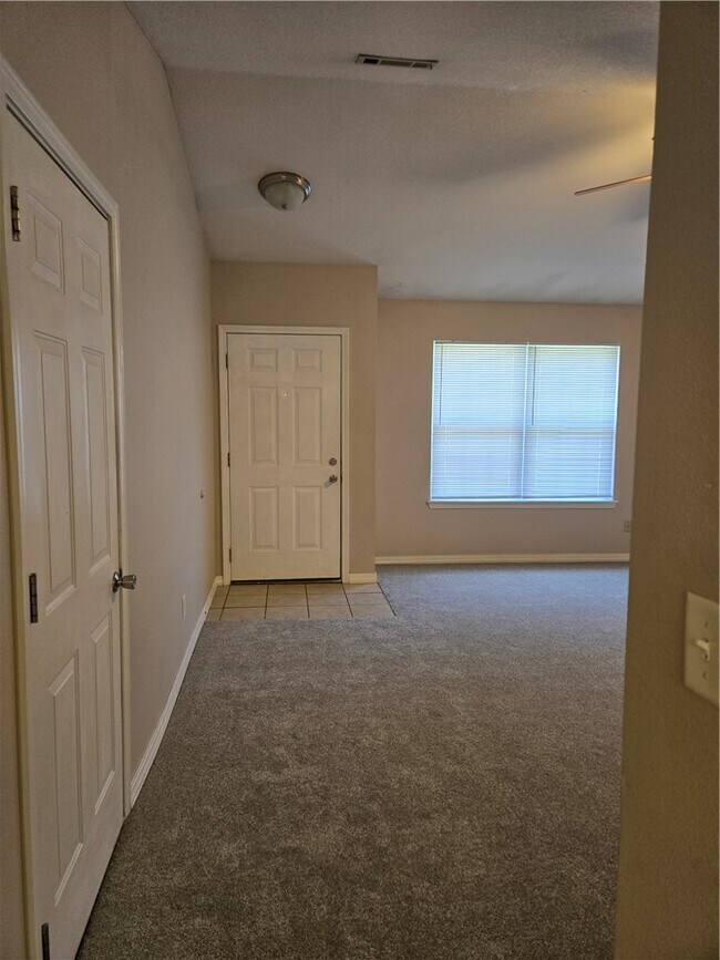 Foto del edificio - 2159 Kristy Ln