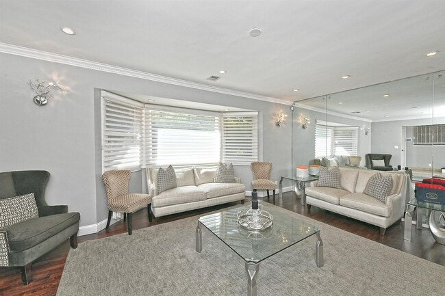 Foto del edificio - 2 Cherrywood Ln