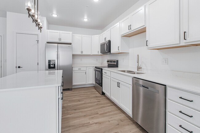 Foto del edificio - 2465 62nd Ave S