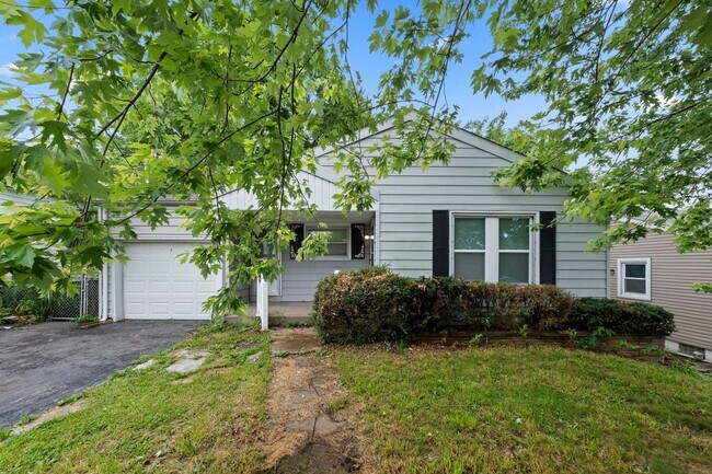Foto del edificio - 2 bedroom Single Family Home with Fenced i...
