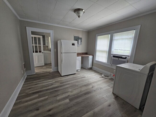 Foto del edificio - Newly Renovated 2 Bedroom with Bonus Room,...