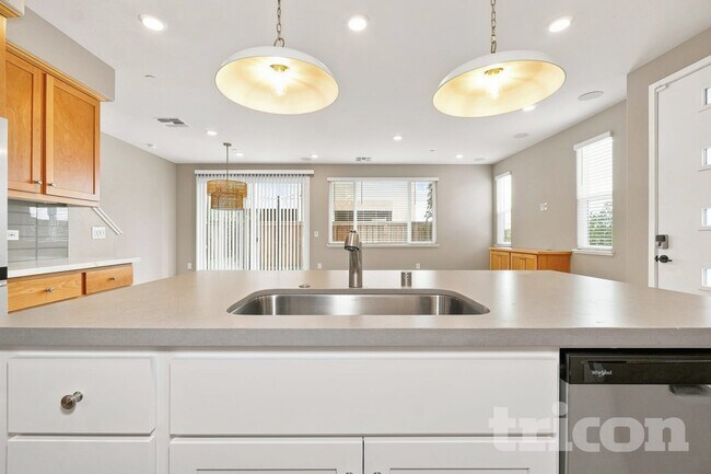 Foto del edificio - 8249 Watershed St