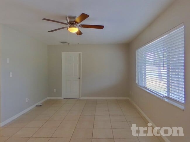 Building Photo - 2529 Brentwood Dr