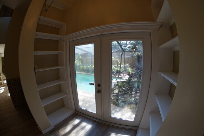 Foto del edificio - 6251 Sandcrest Cir
