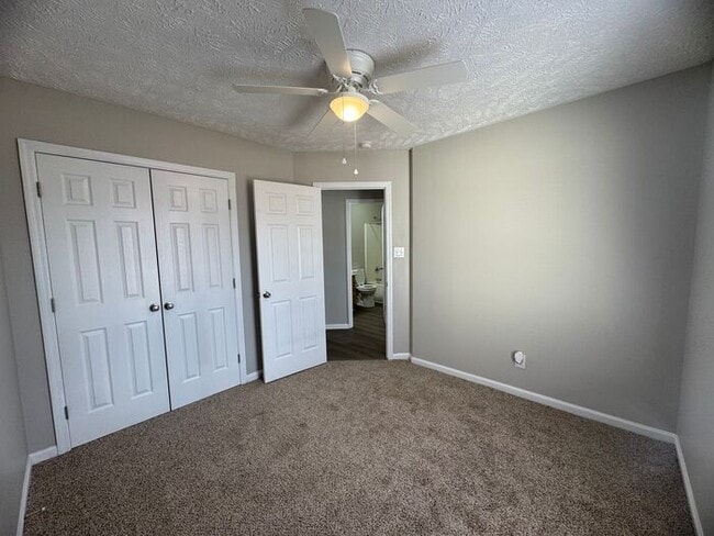 Foto del edificio - 1453 Ferndell Dr