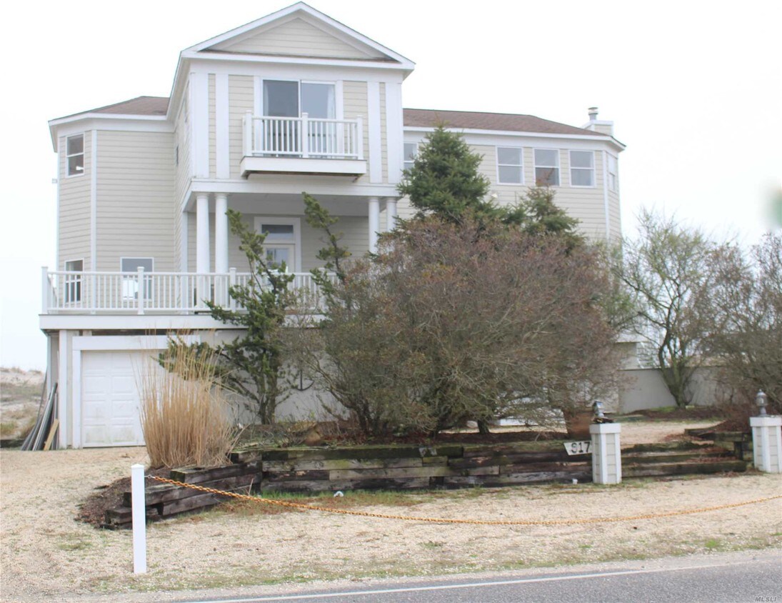 Primary Photo - 917 Dune Rd