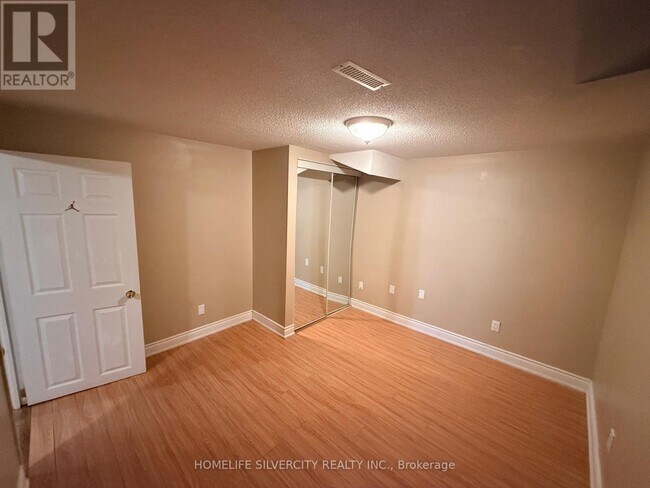 Building Photo - 118 Chloe Crescent