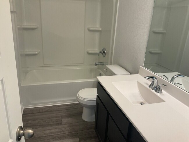 Foto del edificio - New beautiful 3/2.5 home with Office