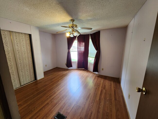 Foto del edificio - 7900 Eastview Dr