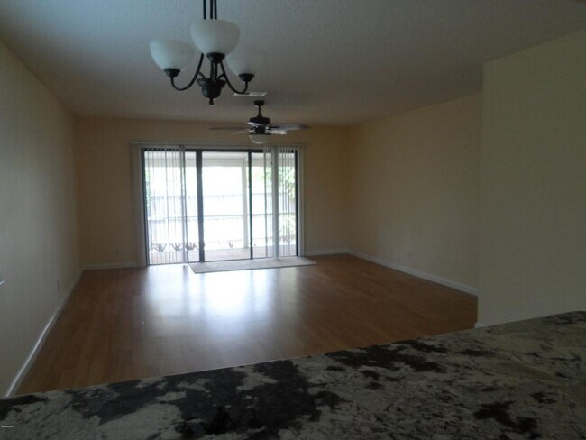 Foto del edificio - 82 Emerald Ct