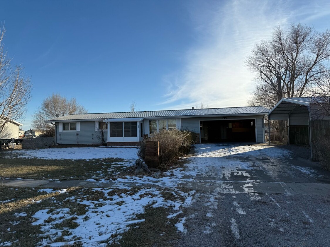 Foto principal - 3 Bedroom, 1 and half bath Home in Box Elder