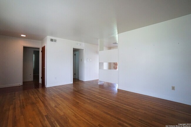 Foto del edificio - 4626 Newcome Dr