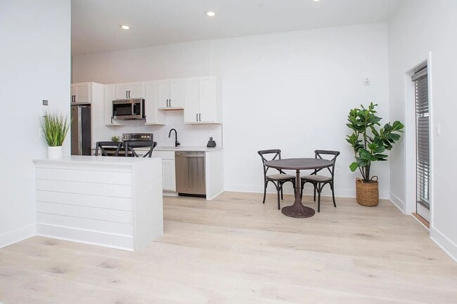 Building Photo - 1709 Fleet St