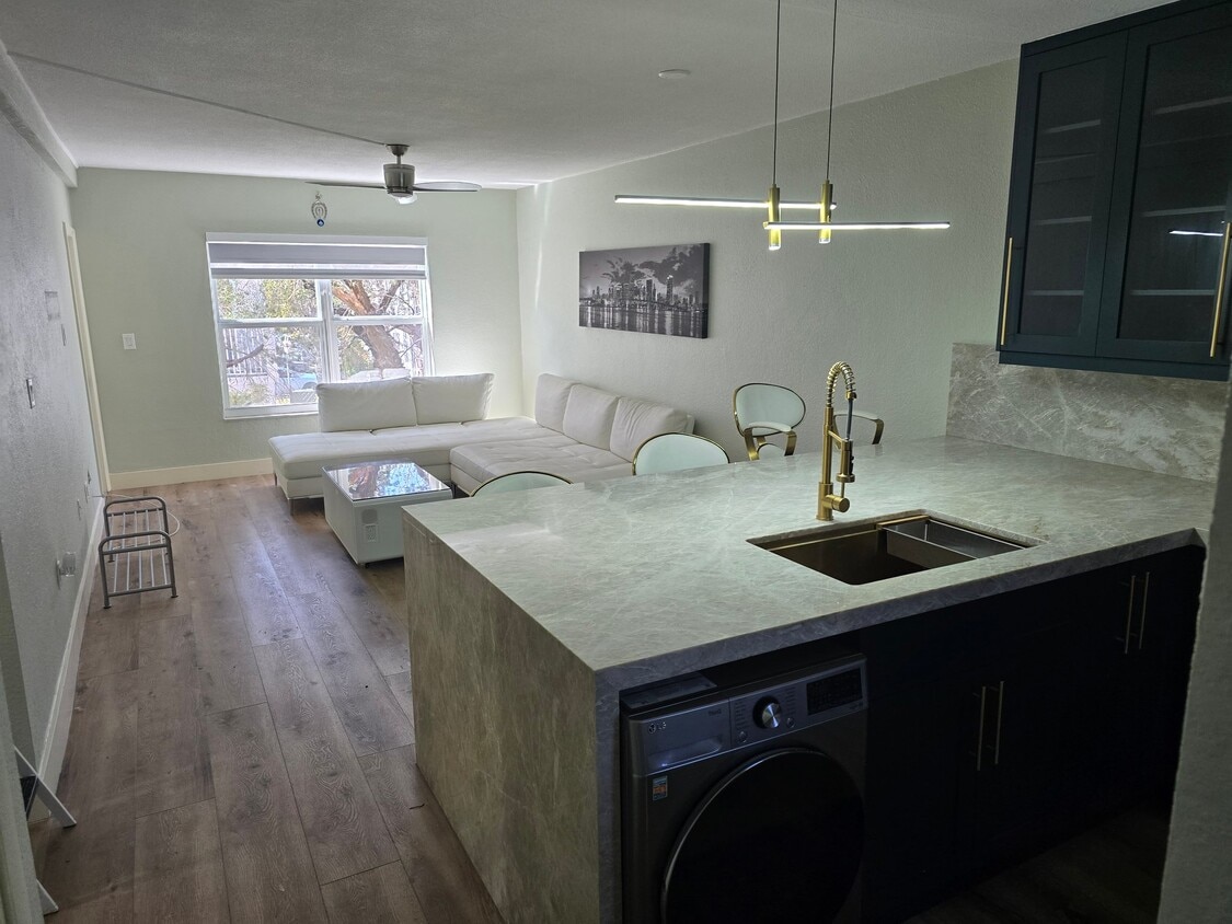 Photo - 140 Royal Palm Rd (Hialeah Gardens, FL)