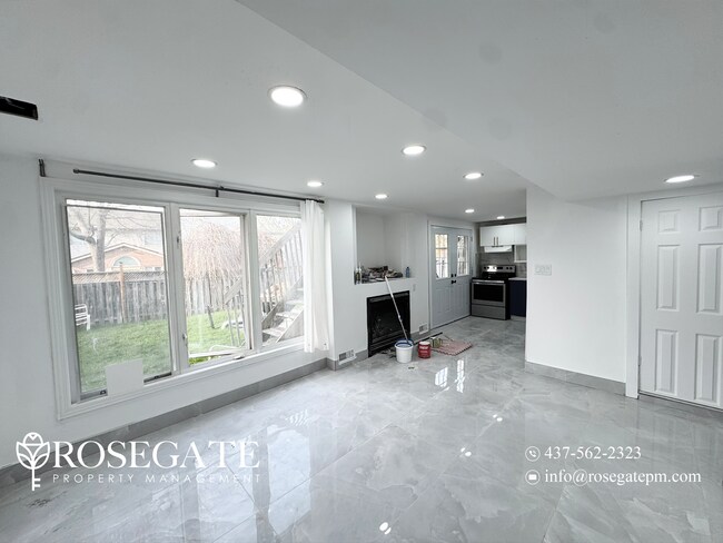 Photo du bâtiment - BRAND NEW 3 BEDROOM 2 BATHROOM WALKOUT BASEMENT