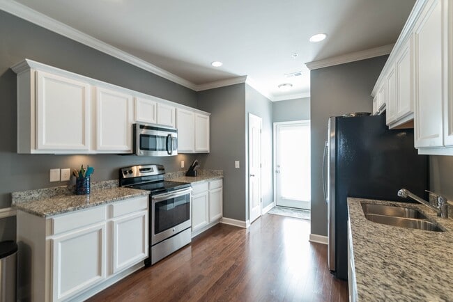 Beautiful, clean kitchen with hardwood floors, granite counter tops, and stainless steel appliances. - 1040 Charlie Daniels Pkwy