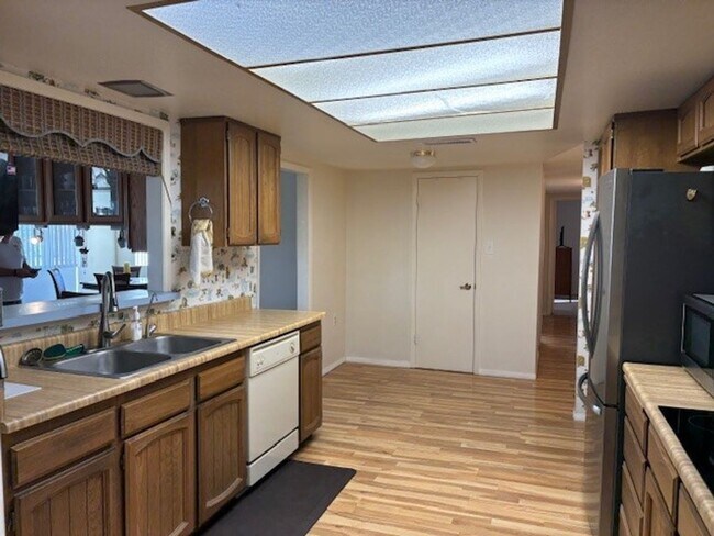 Foto del edificio - Lovely Home in 45+ Active Adult Community of Leisure World.  Available April 2026 ongoing!!!