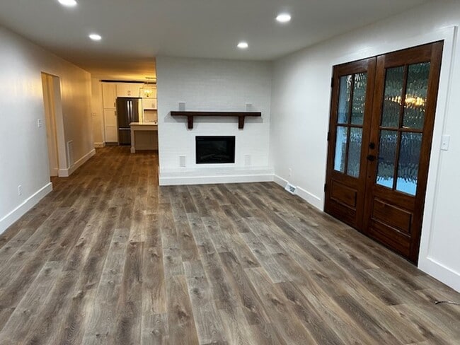 Building Photo - Alcoa 37701 - Beautifully remodeled 4 bedr...