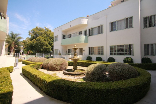 Building Photo - 909 S Serrano Ave