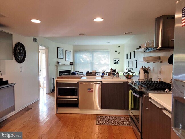 Building Photo - 44 Woodstream Dr