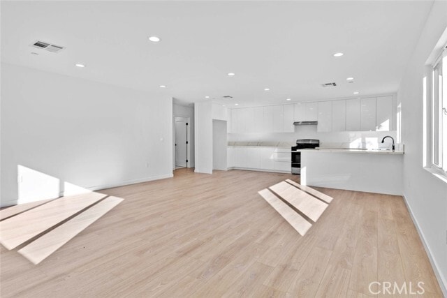 Building Photo - 6842 Cedros Ave