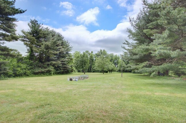 Building Photo - 2824 Freemansburg Ave