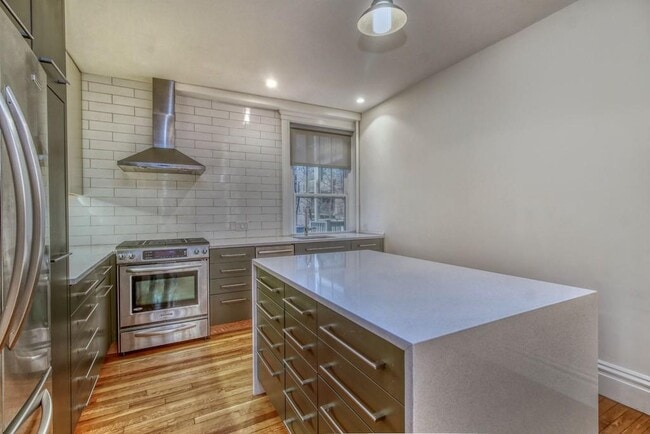 Building Photo - 14 Wellman St