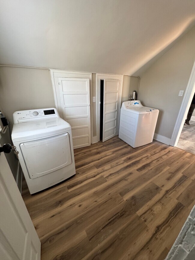 Foto del edificio - 13927 E Canfield St