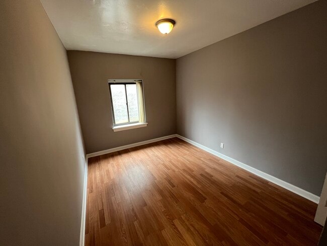 Building Photo - 4946 N Harding Ave