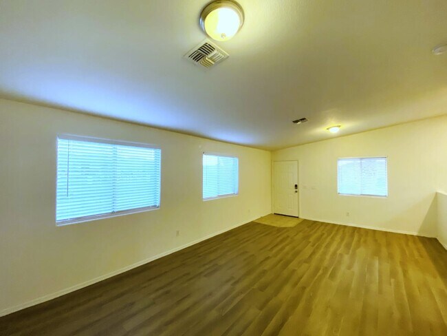 Building Photo - 2222 E Saint Anne Ave