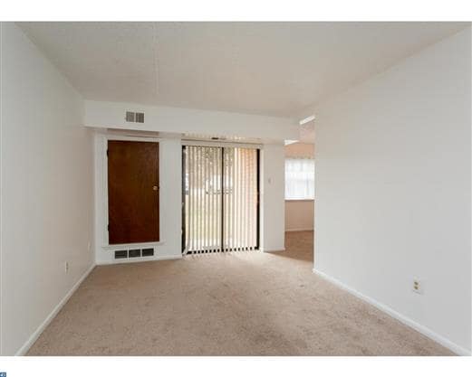 Building Photo - 3301 Valley Dr