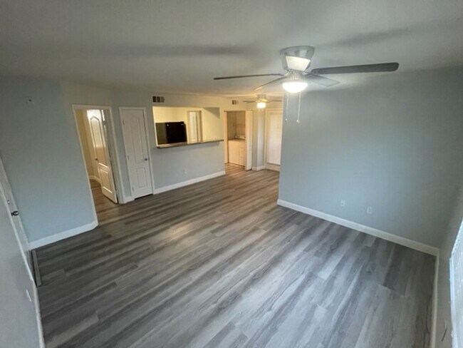 Building Photo - AWESOME 2 BEDROOM UPGRADED CONDO NEAR STRIP W/ RV PARKING!!!