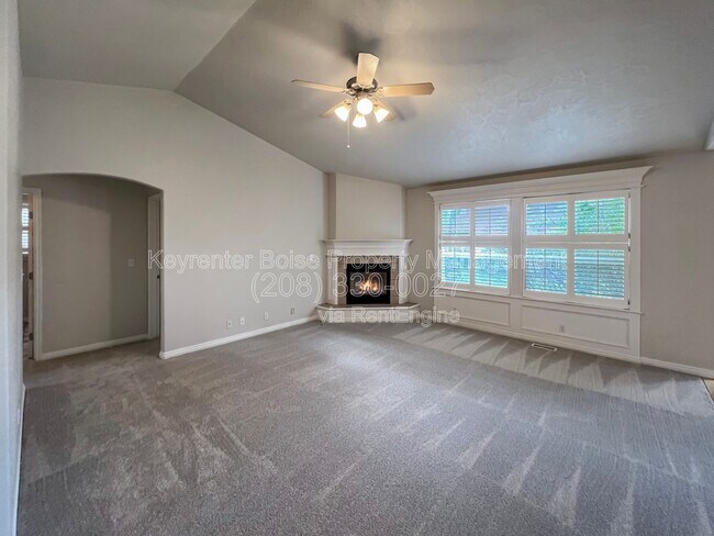 Building Photo - 2403 E Indian Creek Dr
