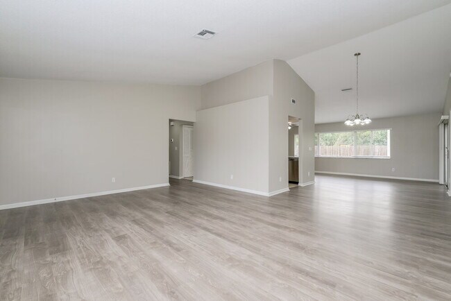 Foto del edificio - 10142 Bannister St