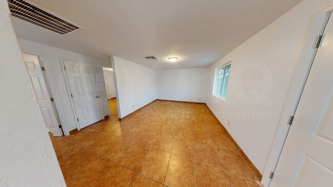 Building Photo - 1816 S Van Buren Ave