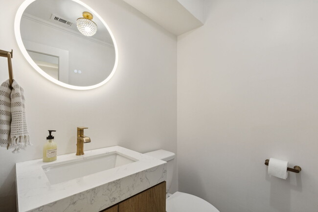 Foto del edificio - 3618 Routh St